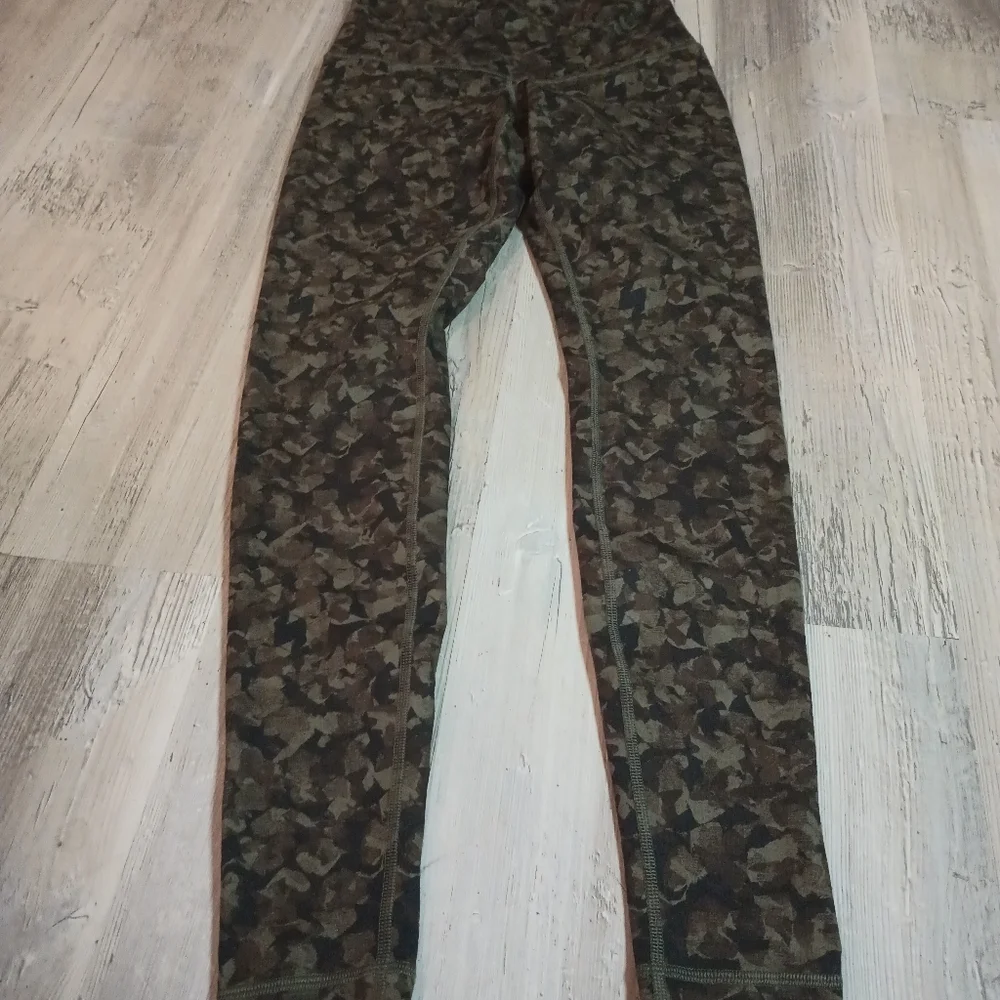 Lululemon - Picture 2 of 7